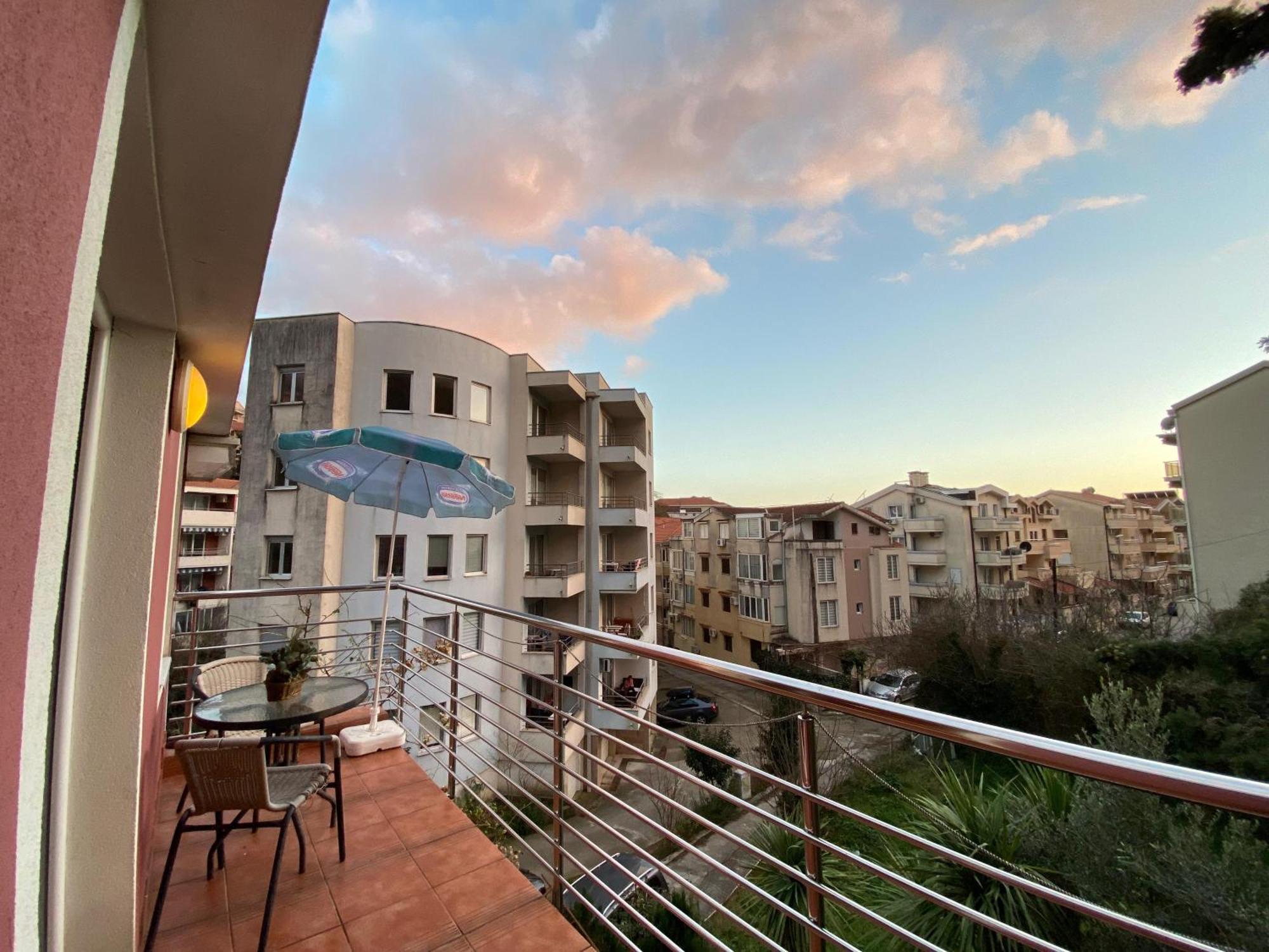 Markovic Aparthotel - Budva Becici Hotel Exteriör bild